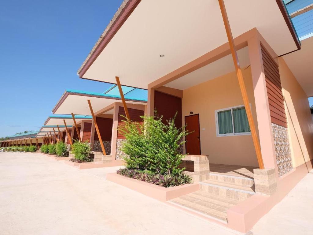 Prakaithong Hotel Amphoe Sawang Daen Din Exterior photo
