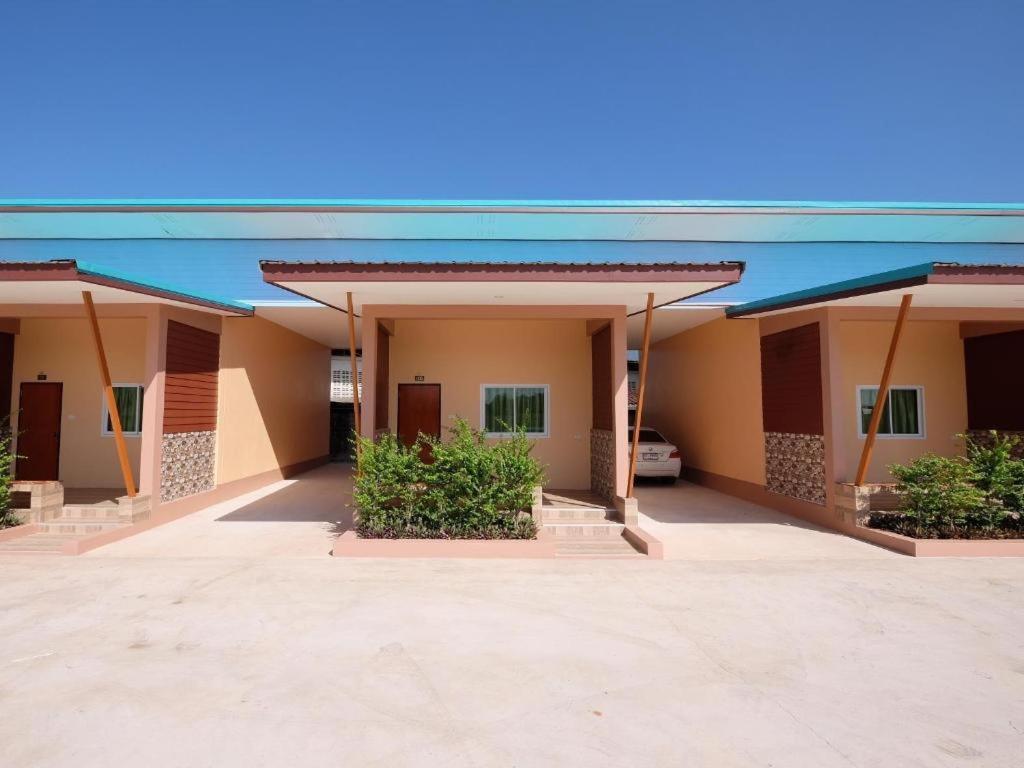 Prakaithong Hotel Amphoe Sawang Daen Din Exterior photo