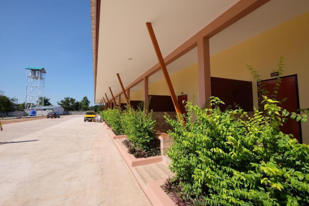 Prakaithong Hotel Amphoe Sawang Daen Din Exterior photo