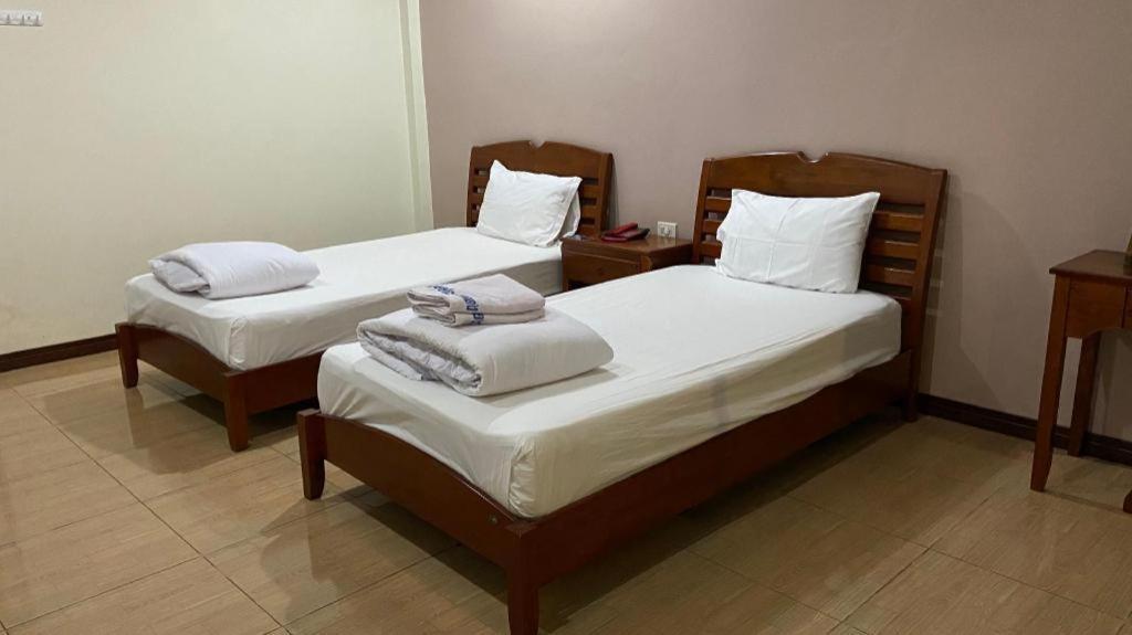 Prakaithong Hotel Amphoe Sawang Daen Din Exterior photo